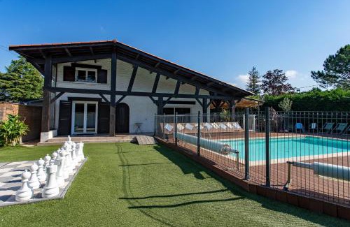 Ares House | La maison du Bonheur Arés 30 personnes avec piscines chauffées