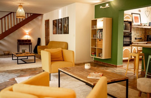 Le Vaudoue House | La Maison du Diplo: forest, trails and climbing