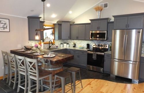 South Haven House | La Maison Malabar - Gorgeous Luxury Cabin in a Great Location!