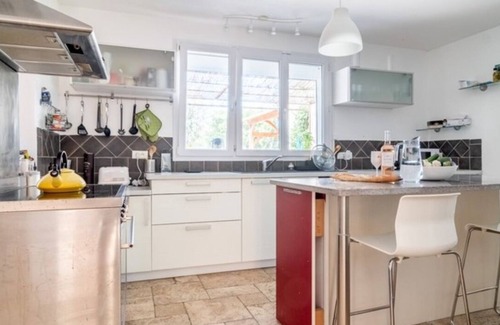 Besse-sur-Issole House | La Maison Noz, bastide with swimming pool, ideal for friends and families