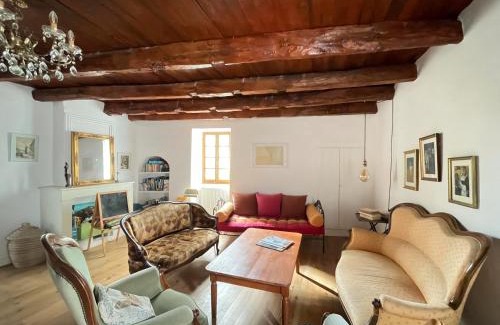 Salles-sous-Bois House | La Maison près de la Fontaine