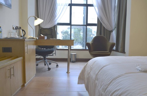 Westlands Hotel | La Maison Royale