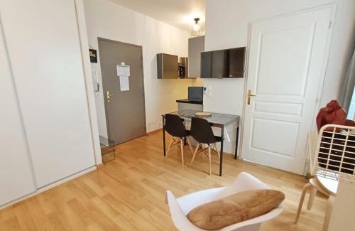 Bagneres-de-Luchon Apartment | La Maladeta, T2, wifi, ascenseur, casier à skis, 4 personnes