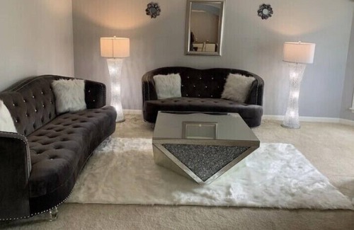 Fairburn House | La Mansion Familia-Theater,Pool,1/2 acre, pool table, 3 floors of fun