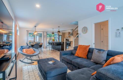 Pont-Rouge Ski Chalet | La Marie-Clémentine de Portneuf/Private hot tub, Pool & Billard
