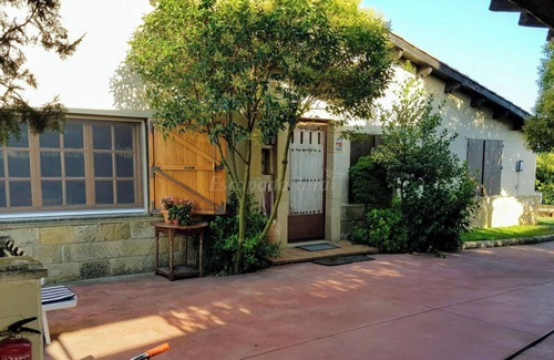 San Asensio Ski Chalet | La Matilla, first floor cottage with large garden, ideal for families and friends.