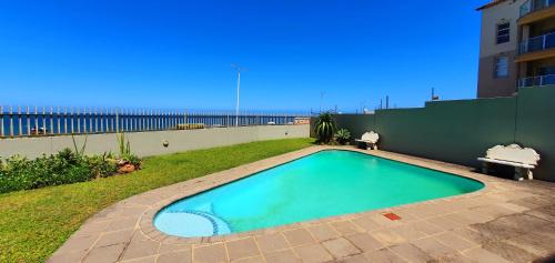 Margate Beach Apartment | La Mer 12 - 9 Sleeper - Stylish & Sophisticated!