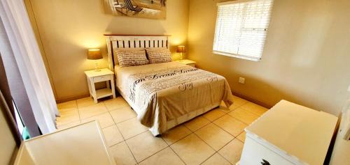 Margate Beach Apartment | La Mer 12 - 9 Sleeper - Stylish & Sophisticated!