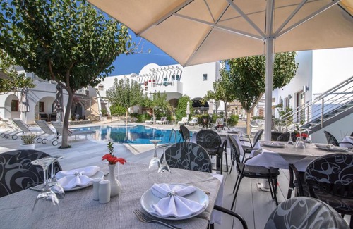 Kamari Hotel | La Mer Deluxe Hotel & Spa