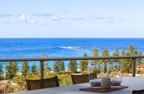 Newport House | La Mer perched on the Newport headland with spectacular views over Newport Beach