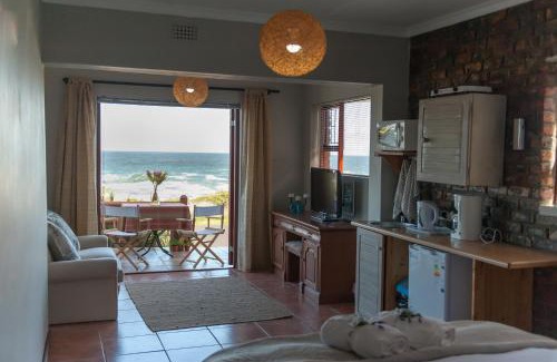 Kleinmond House | La Mer Seafront Selfcatering Accommodation Kleinmond
