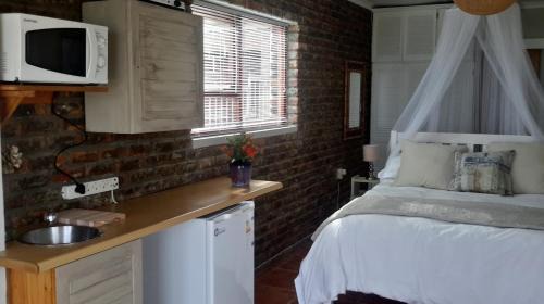 Kleinmond House | La Mer Seafront Selfcatering Accommodation Kleinmond