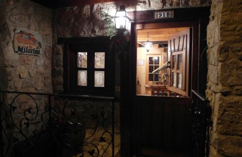 Poo House | La Milarina