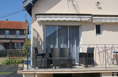 Montmuzard House | La Miranda Dijon: House with Private Parking, Garden & Terrace