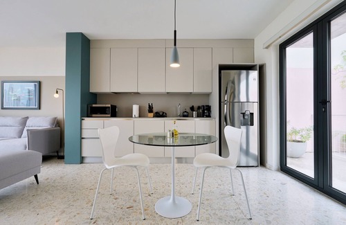 Santa Ana Apartment | La Moderna by Wynwood House