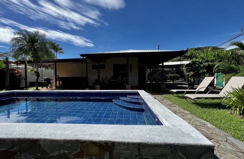 Barrio Ricos y Famosos House | La Mona Beach House