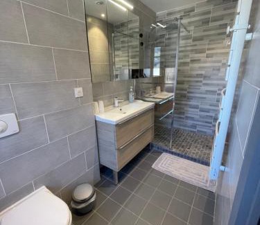 Moutiers Apartment | la Montagnette L ours T1 maison en travaux de 10h a 17h