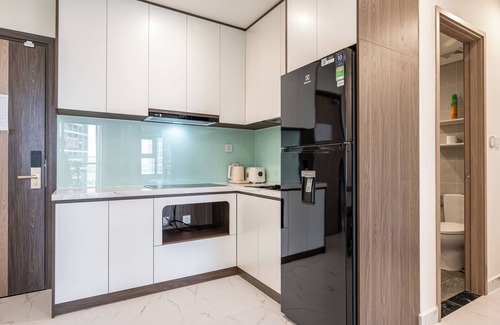 District 9 Apartment | LA Nest - Sunny Sway