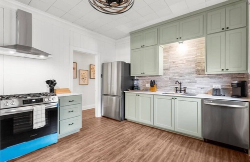 Beacon Hill House | La Nina - Charming 3BR Bungalow w Awesome Pool!