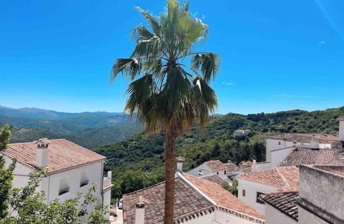 Benadalid House | La Palmera. Casa Rural con Piscina Privada