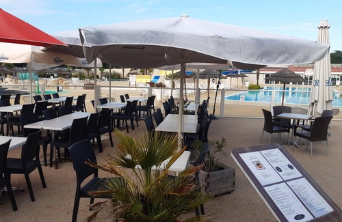 Les Mathes RV Rental | La Palmyre - Les Mathes: 3-bed mobile home with spa, sauna, water park & private garden