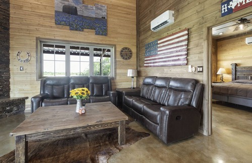 Dale Cabin | La Patrona Retreat in Austin