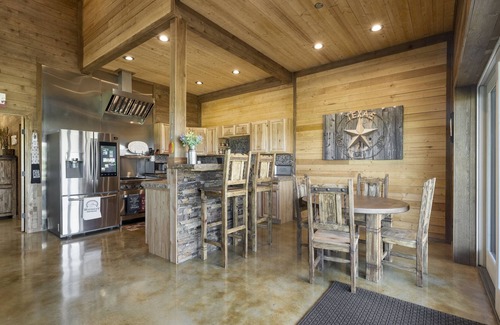 Dale Cabin | La Patrona Retreat in Austin