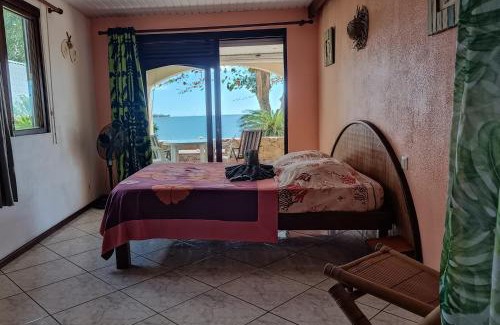 Pihaena House | La PERLE de MOOREA Suite Parentale BORD DE LAGON baie d'OPUNOHU