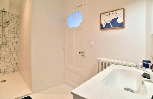 Cancale Apartment | La Perlezen - Appt pour 4 à 100m de la plage