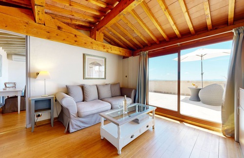 Tourtour House | La Petite Auberge