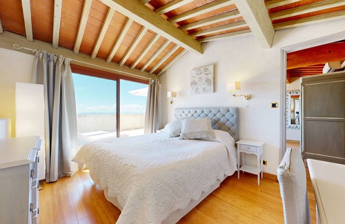 Tourtour House | La Petite Auberge