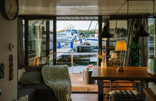 Whippingham House | La Petite Foret Houseboat On The Isle Of Wight