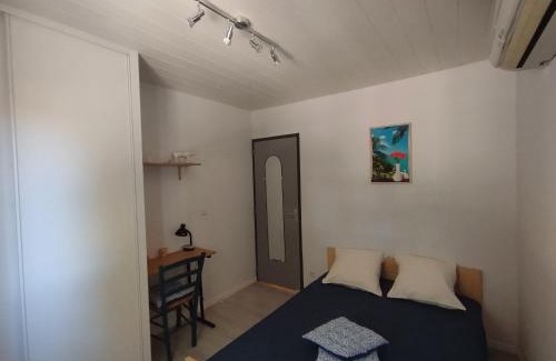 Gaujac House | La Petite Maison dans la Vigne