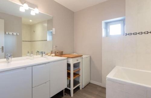 Saint-Coulomb House | La Petite Ville Aze