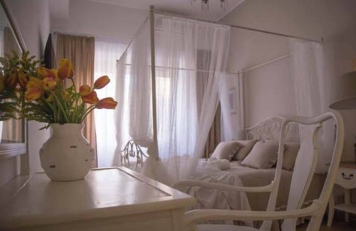 Nomentano Bed & Breakfast | la piazzetta delle regine