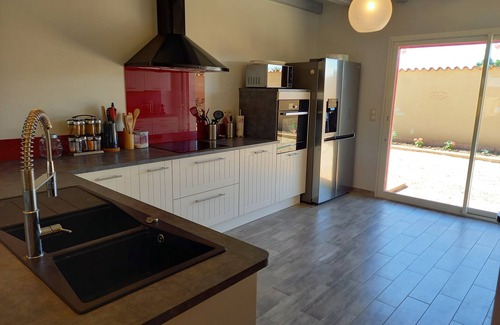 Saint-Pierre-d'Eyraud Villa | La Pierrotine - Large, comfortable villa with swimming pool