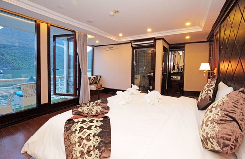 Hai Phong Boat Rental | La Pinta Cruise