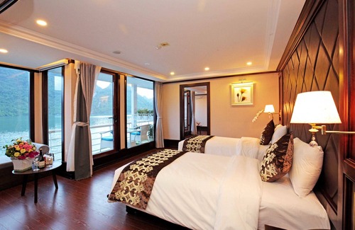 Hai Phong Boat Rental | La Pinta Cruise