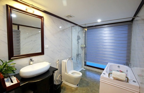 Hai Phong Boat Rental | La Pinta Cruise