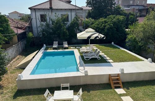 Shkoder House | La Piscina