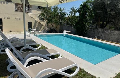 Shkoder House | La Piscina