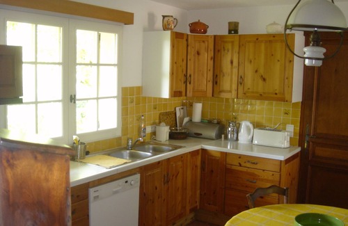 Chateauneuf-Grasse House | La Pitcholine, three bathrooms, air conditioning, in the heart of nature with shared pool.