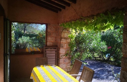 Chateauneuf-Grasse House | La Pitcholine, three bathrooms, air conditioning, in the heart of nature with shared pool.