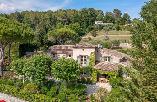 Chateauneuf-Grasse House | La Pitcholine, three bathrooms, air conditioning, in the heart of nature with shared pool.