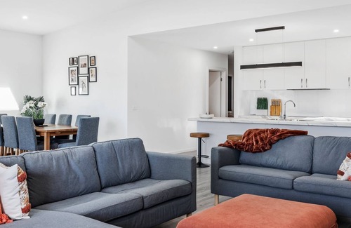 Yarrawonga House | La Plaza Del Toros Golf course view