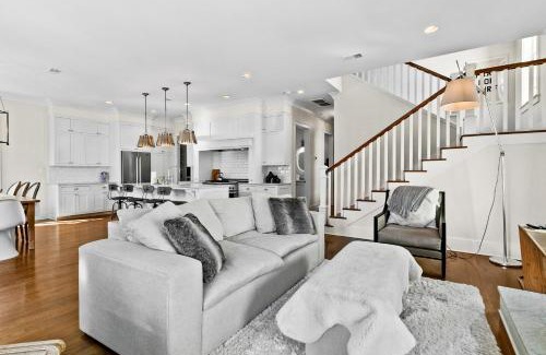 Lakeside at Blue Mountain Beach House | La Poire