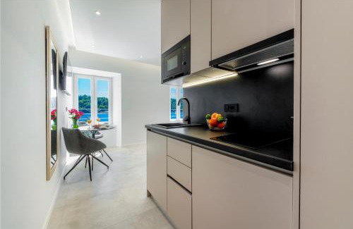 Cavtat Old Town Apartment | La Porta 2, seaview apartment in the center