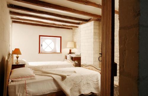 Saintes Bed & Breakfast | La Porte Rouge - The Red Door Inn