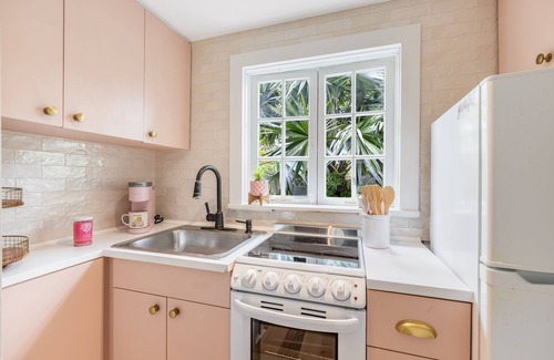 White St. Gallery Apartment | LA PUERTA PEQUENA ~ Charming 1 Bedroom, 1 Bathroom w/Loft in Old Town!