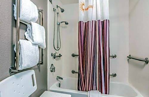 Central Scottsdale Hotel | La Quinta by Wyndham Phoenix Scottsdale
